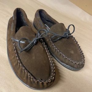 Minnetonka Mens Slippers/Moccasins Dark Brown Suede